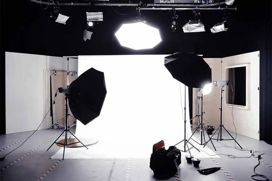 What does a softbox do - Softboxes on set
