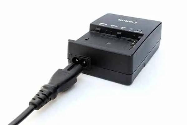 Canon-LC-E6E-battery-charger-for-EOS-R6