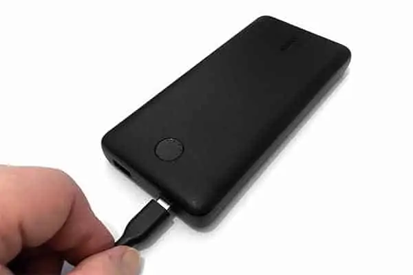 Connecting-USB-C-charging-cable-to-Anker-PowerCore-Essential-20000-PD