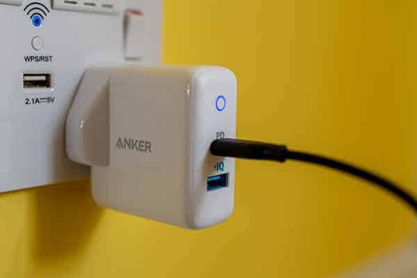 PD-Adapter-in-wall-outlet-plus-USB-cable