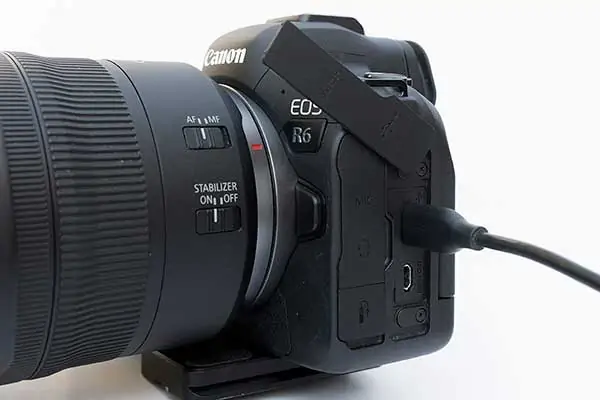 Plug-USB-cable-into-EOS-R6