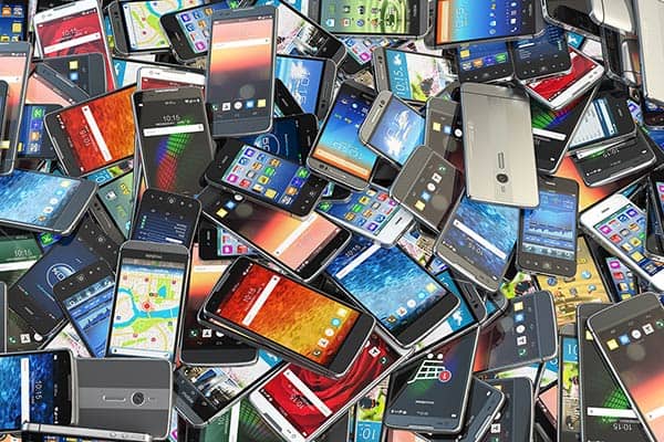 A-pile-of-smartphones-to-choose-from