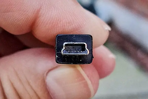 A Mini-USB-2.0 plug