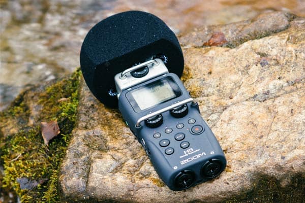 Zoom-H5-portable-digital-recorder-with-a-foam-windscreen-covering-the-microphones