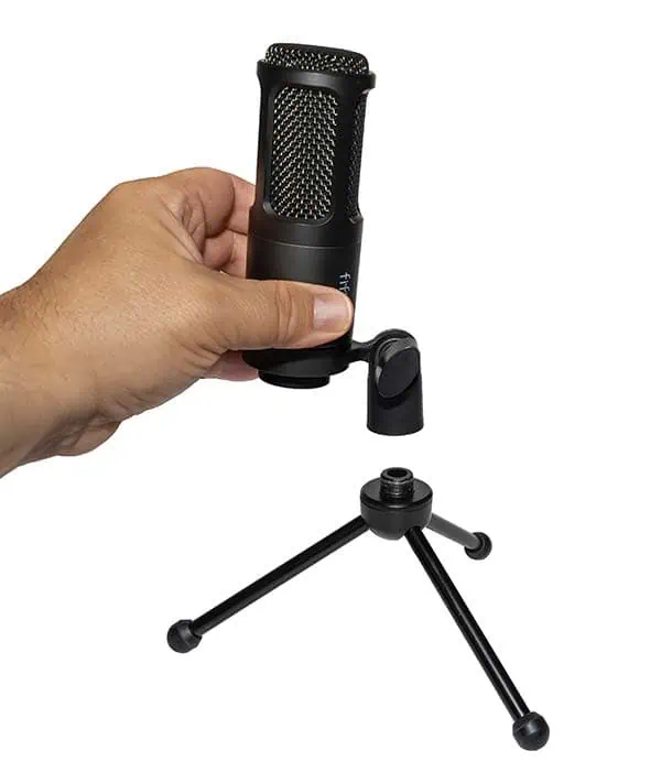 Fitting the Fifine K669D XLR dynamic mic on to the included tripod stand