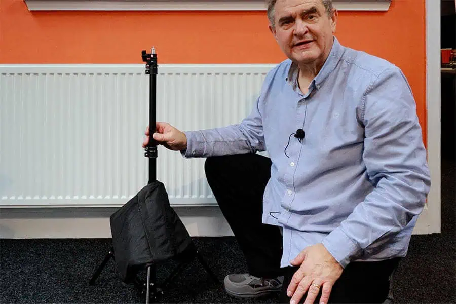 Hanging sandbag handle strap around light stand center column